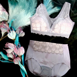 BAK&HAK・ノンブラ上下セットu0040bak_hak.online♡ノンワイヤーブラおうち時間にもピッタリなフロントホックのノンワイヤータイプカラダがデリケートになっている時って…のInstagram画像