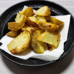 焼きポテト作ったの😋🥔🍟わさび味のポテトシーズニングをふりかけて。😳おっと！😳これは、シーズニングではなく…お茶🍵でした！わさび風味の昆布茶なの。サラサラの完全パウダー！で焼きポテトにも…のInstagram画像