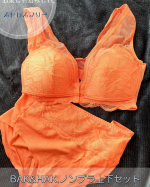 株式会社ココラグーンさんの「BAK&HAK・ノンブラ上下セット」を御紹介します。  前にも御紹介したこちらのセット。気に入って１日おきに着けています。ピンクオレンジのような上品なカラー。…のInstagram画像