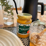 𖤣𖥧𖥣𖡡𖥧𖤣抗菌成分の多いマヌカ蜂蜜でおいしい健康習慣🍯⁡爽やかなハーブの香り濃厚でコクのある味わい⁡マヌカ蜂蜜ＭＧ100+(クリームタイプ)⁡マヌカは、ニュージーランド原生の植…のInstagram画像
