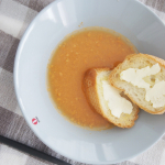 贅沢スープを毎日楽しんでいます♡オマール海老ペーストが原材料の中で1番多いという贅沢仕様で、芳醇なオマール海老の香りと、濃厚でクリーミーかつ上品な味わい😍パンを焼いている間に、…のInstagram画像