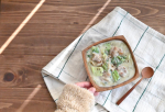 .鶏肉のクリーム煮冬になると生野菜が寒くて食べづらい。ということで、野菜不足解消のために #青汁 入れていただきました。#ボコとデコ は粉末タイプなので使いやすい！すっきりとし…のInstagram画像
