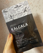 KALCALAカルカラ　代謝低下による、おなかの脂肪、むくみの軽減、冷えなどにアプローチする機能性表示食品のサプリメントです。私は足先の冷えがひどく布団に入っていてもなかなか温まらず、…のInstagram画像