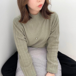 今期流行りのグリーンニットをget💚ずっと気になってたけど、どのアイテムに取り入れようかなーって思ってたんですおしゃれでプチプラ価格！みんな大好きよね？ このニットは、渋すぎず明るすぎない絶妙…のInstagram画像