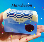 mariaaaaa0806製造から放送まで手作りのハンドメイドソープ、「マルシェボン クリアソープ ふじさん」をご紹介します。富士山をイメージした、温泉水（保湿成分）配合の石鹸です🗻包装を開く…のInstagram画像
