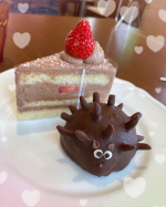 taeeeeeekoケーキが食べたくなりネットで"おいしいケーキ屋"で検索🔎　しかも イートインできるケーキ屋さん💕さっそく　来ました〜ショーケース見た瞬間　一目惚れ(笑)ハリネズミの　…のInstagram画像