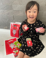 江崎グリコさまの可愛いミニプレゼントセット 💝Glicoの人気お菓子6品がセットになった手提げタイプと子どもが喜ぶ5品がセットになった袋タイプがあるよ☺️ セット済みの状態で届くから詰め合わ…のInstagram画像