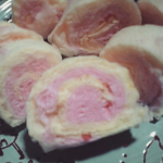 #海の精 #海の精ショップ #桜 #お花見 #塩 #monipla #uminosei_fan桜の塩を使って綿菓子ロールケーキを作りました💗桜の香りと塩のしょっぱさが綿菓子の甘さを引き立てて、病…のInstagram画像