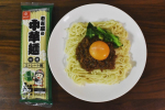 （株）ばくばく様の新商品『むぎ屋の中華麺 細麺ストレート麺』『むぎ屋の中華麺 平打麺ストレート麺』をお試しさせていただきました😊 『細麺 』(緑の袋)は、自家製肉味噌で、ジャージャー麺としていた…のInstagram画像