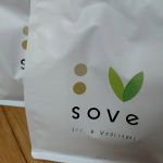 モニター中のSOVEシリアルです。たんぱく質の摂取が大事、とプロテイン飲もうかなぁと考えていたのですが、大袋に入ったプロテインパウダーを買って続かなかったら嫌だなぁ、と思っていたところにモニターする…のInstagram画像