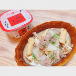 ホシサン様の、麦粒 ごていしゅ味噌😉麹の甘みがしっかり感じられ、煮込み料理にピッタリ！新玉ねぎや、水菜・焼き豆腐・油揚げ・もやしを使って簡単に煮込み～🥰麦の粒感も楽しめました😊いつもの、…のInstagram画像