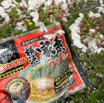 🌸お花見🌸曇り⛅️だけど、桜満開🌸なので近所でお花見✨今日はちょっと肌寒かったので、熱々のラーメン🍜がピッタリでした🙌キンレイさんの横浜家系ラーメン🍜濃厚豚骨醤油味で、もっちりとした太麺が美…のInstagram画像