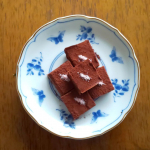 Japanese-style ganache topped w/ sakura-flavored salt, April 2023With a special roasted salt flavo…のInstagram画像