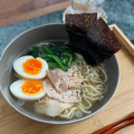 𓂃✍︎⁡今日のランチは⁡なべやき屋キンレイ 春の新商品【喜多方ラーメン坂内】⁡福島県喜多方市発祥あっさりとした中にコクのある、豚骨炊き出しの淡麗スープ🍜平打ちのちぢれ麺がもっちりと…のInstagram画像