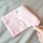 株式会社KAWAGUCHI様の✨制菌・抗ウイルス タオルマスクポーチ✨　普段からよく使うものだから衛生にも気を使いたい！こちらはタオルハンカチのようになっていて持ち運びができつつ抗菌…のInstagram画像