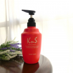 【柿のさち　KnS　薬用柿渋ボディソープ】気持ちのいい日が続いていますが、皆様お元気でしょうか？少しずつ、蒸し暑いと感じる日も多くなってきましたね🌞そうなると気になるのが臭い🤢夫は接客業…のInstagram画像