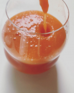 プチファスティング✨最近食べすぎ飲み過ぎだったので、プチ断食にトライ。農薬、化学肥料不使用、栄養価コンテストで最優秀賞を受賞した人参🥕を使用した、#出口崇仁農園 の#奇跡の人参ジュース …のInstagram画像