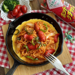 名古屋の鉄板スパゲティで休日おうちランチ鉄板スパの場合は太めのパスタを長めに茹でます具は玉ねぎ、ピーマン、赤ウインナー時に缶のスライスマッシュルームが入っている事もあったり なかったり…のInstagram画像