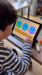ゲーム感覚で遊びながら数字の勉強が出来る#知育アプリ #さんすうランド 😆お野菜がキャラクターの世界観で、音や声もたっぷり入っているのでまだ文字読めなくても問題に挑戦出来ますよ。タブレットはも…のInstagram画像