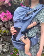 旅先で大活躍！☺️生後7ヶ月娘を連れての初めての沖縄旅行4泊5日✈️これなしでは考えられないー！というこちらのヒップシート付き抱っこひも！とてもおすすめなのでまたまた紹介させてくださ…のInstagram画像