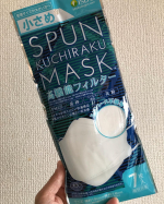 立体不織布マスクの【小さめ】SPUN KUCHIRAKU MASKをお試しさせていただきました！普通サイズだと頬のところが浮いたりしがちなんですが、小さめなのでフィット感良かったです！そして肌…のInstagram画像