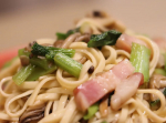 SUNAOもっちりパスタで作る【中華風パスタレシピ】✨SUNAOのパスタで、小松菜とベーコンの中華風パスタを作りました👍💕モチモチ食感に程よくからまるソース!野菜をたっぷり取りたいから…のInstagram画像