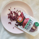 塩水港精糖株式会社様の✨RED BEET ドライビーツチップ✨とても甘くてアレンジもしやすい豊富な栄養素が含まれスーパーフードとして注目されている奇跡の野菜ビーツ！ダイス状にカットされそ…のInstagram画像