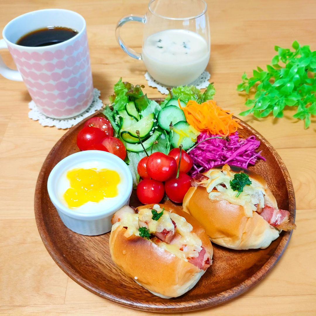 口コミ投稿：朝ごパン❤冷たいスープとロールサンドモリモリサラダの朝ごパンです。#SSK #シェフズ…