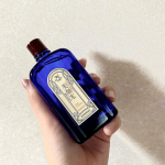 ✳︎前から気になっていた、美顔水💠久しぶりに瓶入りの化粧水〜✨濃青のボトルがまた可愛らしくて🥺さっぱりとしたテクスチャーをコットン使うふき取りタイプ香りが最初、独特だったけど使…のInstagram画像