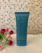 薬用天然クレンジング Do White+ チューブタイプ✨試してみました😍💓お肌にやさしい薬用クレンジング☺️美容成分91u0025配合を実現。美白3大成分、ビタミンC、アルブチン、プラ…のInstagram画像