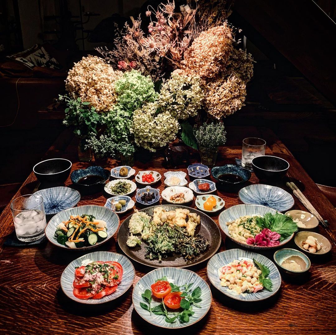 口コミ投稿：きのうの夜ごはん。天ぷらと野菜のおかずいろいろでした😊．鶏胸肉のおかずの予定が、…