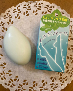 ムクミントール🌱使ってみました😊メントール＋角質ケアで、足スッキリ爽快！フルタイムワーママ、そして立ち仕事！毎日脚が浮腫んでパンパンです😭古い角質の蓄積は、お疲れ足の原因に…そこでお疲…のInstagram画像