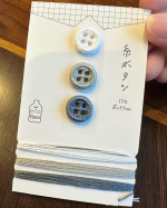 #PR #株式会社KAWAGUCHI『糸ボタンと糸のセット』3色のボタンにあわせた糸がセットされています♪サイズも12mm糸だけでできてるので強度はどうかな...と思ったのですが柔軟性…のInstagram画像