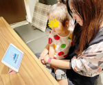 ベビーパークの英語育児講座、まだ2週間だけど、たまに娘が英語を喋る✨単語を覚えられるから、これ大人にも良いかもっ!!!タブレットで出来るから持ち運んでどこでも出来るのもイイっ✨今日は娘とカ…のInstagram画像