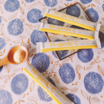 .水なしで食べられる【ハイ・ゲンキC】💛1包に含まれるビタミンCの量は約100mg🍋✨酸っぱ過ぎず爽やかで優しいお味です。紫外線が気になる季節、体内で作れないビタミンＣは積極的に摂って…のInstagram画像