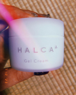 HALCAのジェルクリームを、２週間以上、毎日朝晩、使ってみました♪起きて洗顔後と、お風呂の後です。２週間以上使っていますと、とてもしっとりすべすべの肌になりました。保湿力がものすごく高いです…のInstagram画像