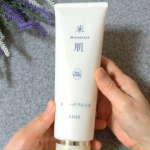 【米肌　活潤ヘッドクレンズ】健やかで美しい髪のためには、頭皮から！頭皮の汚れをしっかり落とした上で、栄養を与えるケアが肝心だと思っています😊そこで使っているのが「米肌　活潤ヘッドクレンズ」💕…のInstagram画像