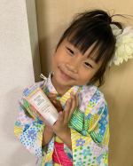 🍀子供もだって日焼け止め塗りたい！娘が私に言ってきた😂ママは日焼け止めする？蘭も日焼け止めしたいーって🥺 マザーアンドドーターUVボディ＆フェイスジェルN SPF50 PA++…のInstagram画像