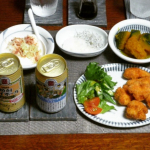 momijitoajisainoniwa12今日の夕食は晩酌を兼ねてメニューは　チキンカツ＋レタス、オクラ、トマト　かぼちゃの煮物　大根おろしとシラス　冷奴最後に、長ネギと卵のお味噌…のInstagram画像