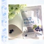 ヘルスエイド®カシスアイ®小粒で飲む量も1日3粒だけだから続けやすい♡！こちらはジップ式なので保管もしやすいのも◎わたしは飲むのを忘れないようにマグネット付きのクリップでぺたん♪って見…のInstagram画像