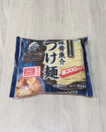 豚骨魚介つけ麺スープ、麺がセットになった豚骨魚介つけ麺です💓夏休みで自炊に飽き飽きした子どもが自分で調理に挑戦しました🧑‍🍳調理と言っても電子レンジかお鍋で簡単に作れます♥️我が家はよ…のInstagram画像