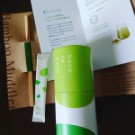 日本初のスーパーフード「明日葉」を詰め込んだ『boco to deco』パッケージがかわいいスティックタイプの粉末なので使いやすいし職場などにも持参しやすいひとまずお湯に溶かして…のInstagram画像
