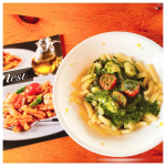 冷凍生パスタ＆ソース「nest（ネスト）」✨冷凍で毎月2種類ずつ届く生パスタとソースセットです💕生パスタをゆでている間に、ソースを別鍋で湯煎するだけで、本格的なパスタ料理ができちゃう💕お料…のInstagram画像