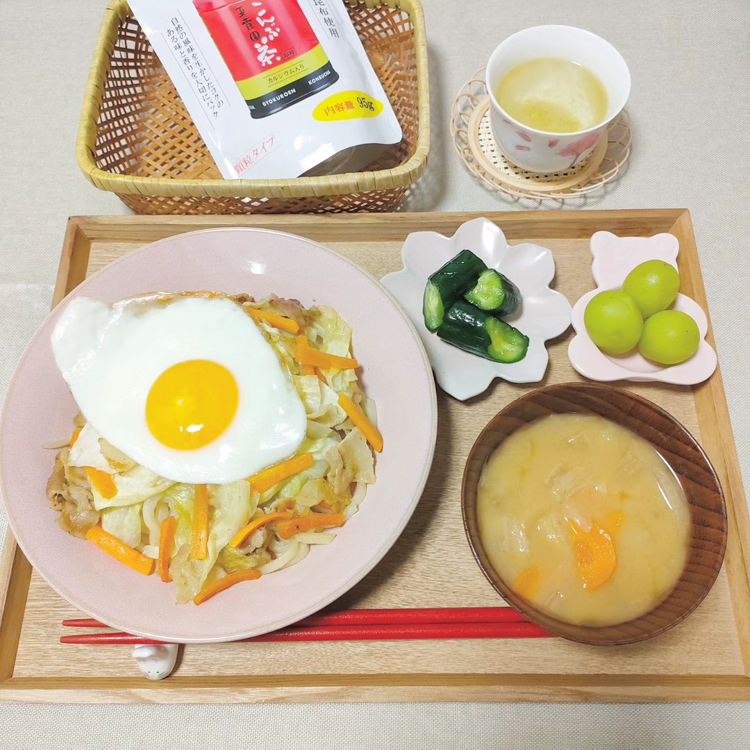 口コミ投稿：♡今日のごはん🍴😚💓玉露園様のこんぶ茶を使って焼きうどんときゅうりの浅漬けを作って…