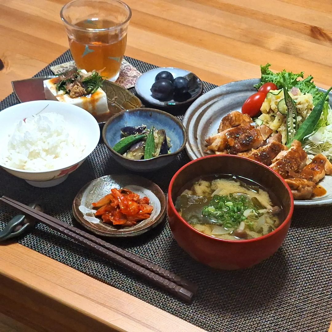 口コミ投稿：.#ある日の晩ごはん#スパイシー照り焼きチキン#ポテトサラダ#なすとオクラのナムル#…