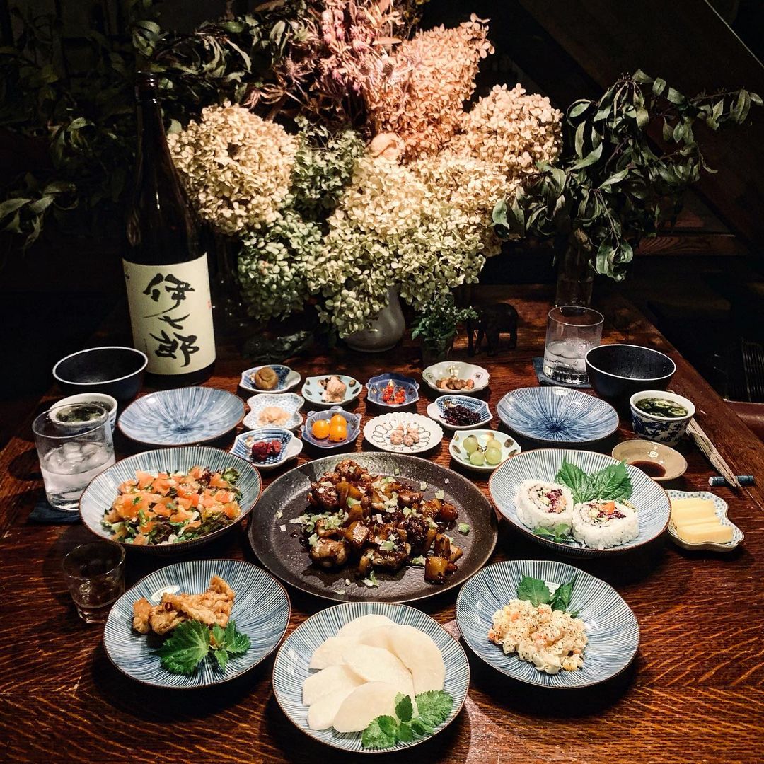 口コミ投稿：きのうの夜ごはん。パイカ(豚軟骨)とれんこんの煮物でした😊．スキレットでとろとろに…