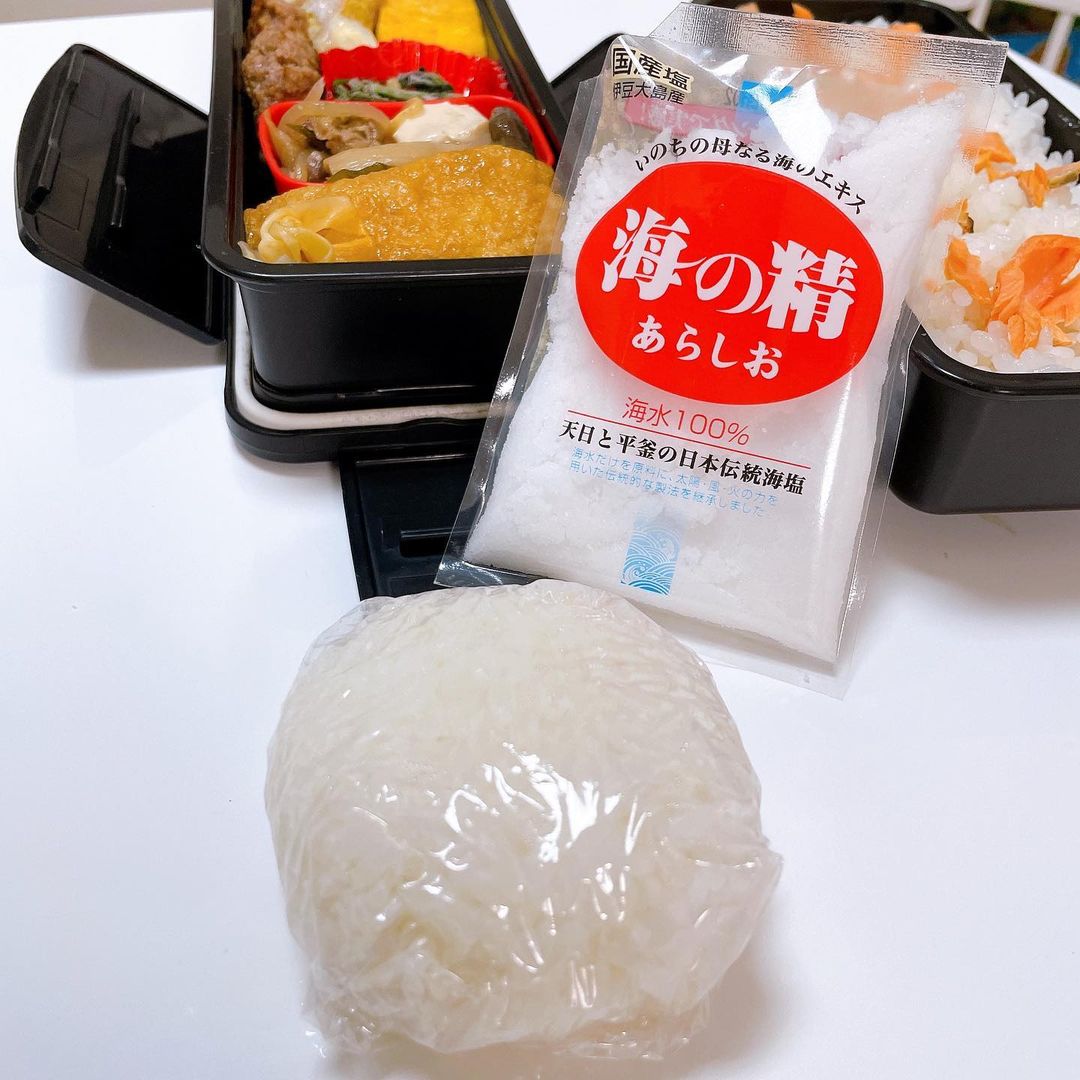 口コミ投稿：🍙【海の精あらしお】伊豆大島の海水100u0025で作られたお塩で、塩にぎりを作りました…