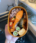 1sa.31今日は鮭弁当🍱@genmaikoso_official さんの北海道玄米雑穀を使いました🍚もちもちプチプチ食感で美味しいから毎日食べたい〜白米に玄米雑穀を一緒に入れて炊くだけだ…のInstagram画像