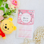 「どこでもラベル」ご紹介！この商品は、布にも、モノにも貼れるラベルなんです♫アイロン不要で布に貼り付けられるので簡単♫また、水に強いので、洗濯機、食洗器OKなのも嬉しい！カラーは6色。今回…のInstagram画像