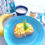 月曜日朝ごぱん🌅🍞今日は買ってきてくれたパンに卵をつぶしてのせて🐣もち麦をトッピングこのあともちろん追加して水菜を飾っていただきます🌿一応🍴添えたけど手でパクっと食べたよね😋🍌とヨ…のInstagram画像